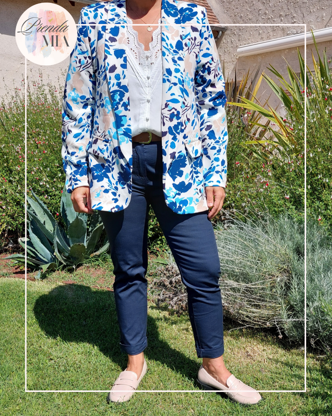 Veste Fleurie bleu et blanche