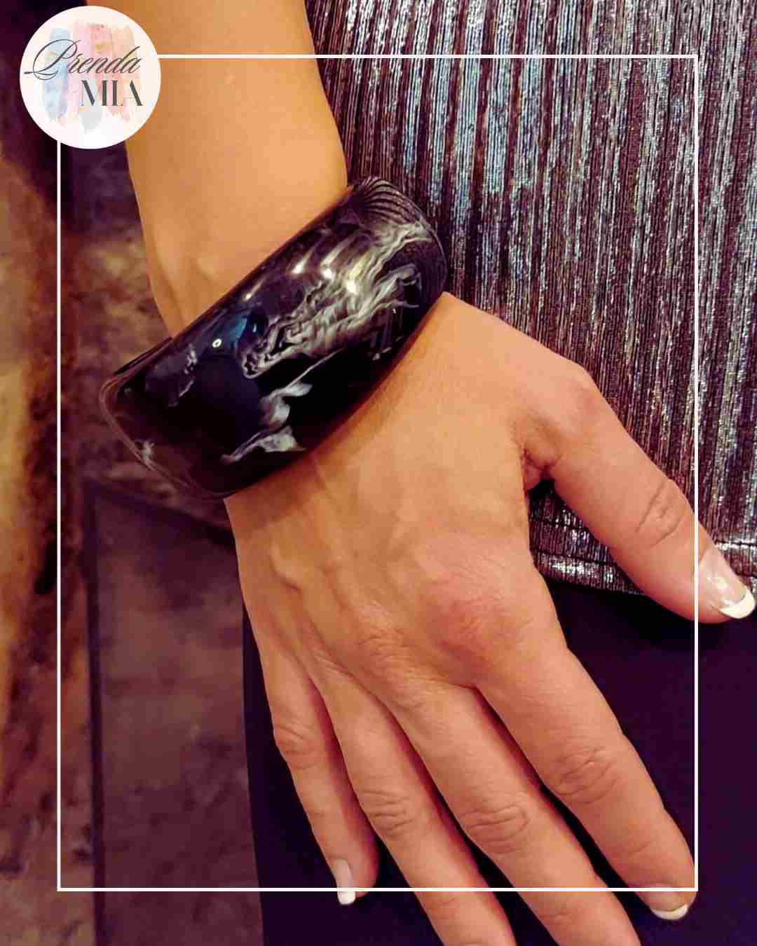 Bracelet Manchette en Résine Marbrée Noir