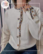 Gilet beige à liseré fleuri