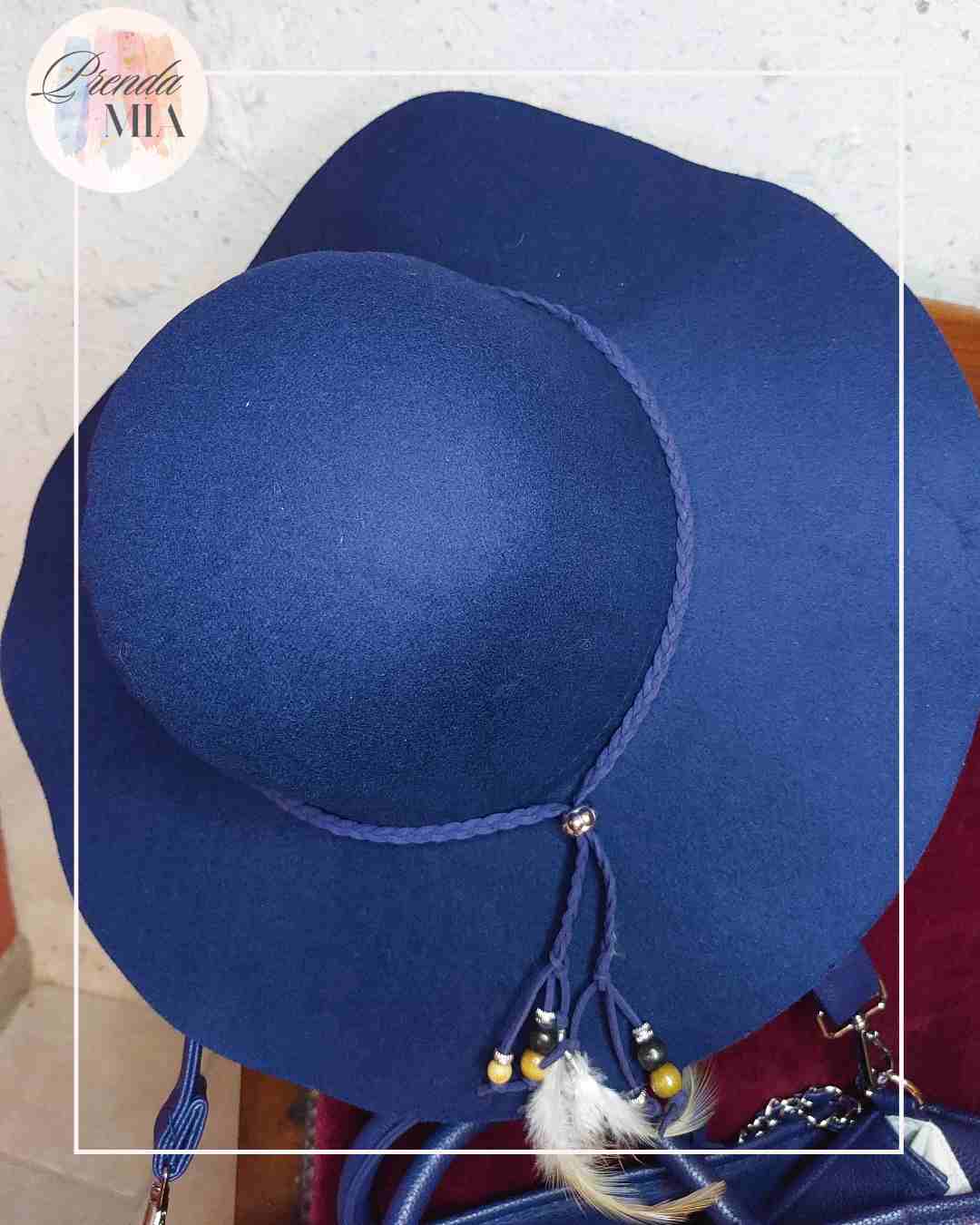 Chapeau Capeline marine plume