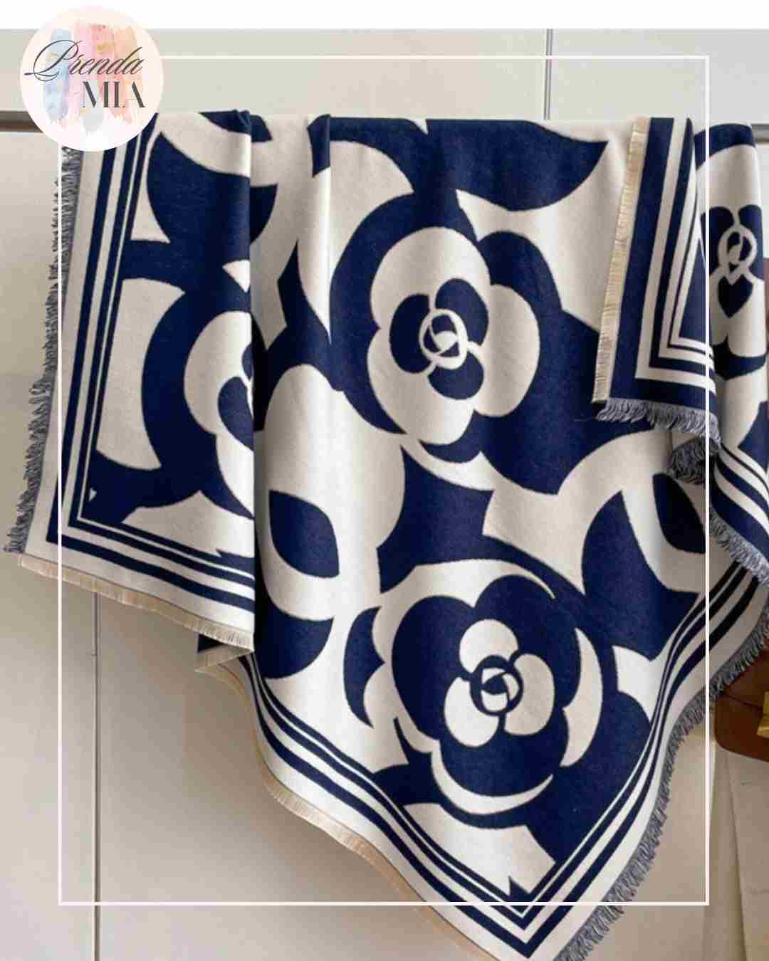 Echarpe carrée beige & marine