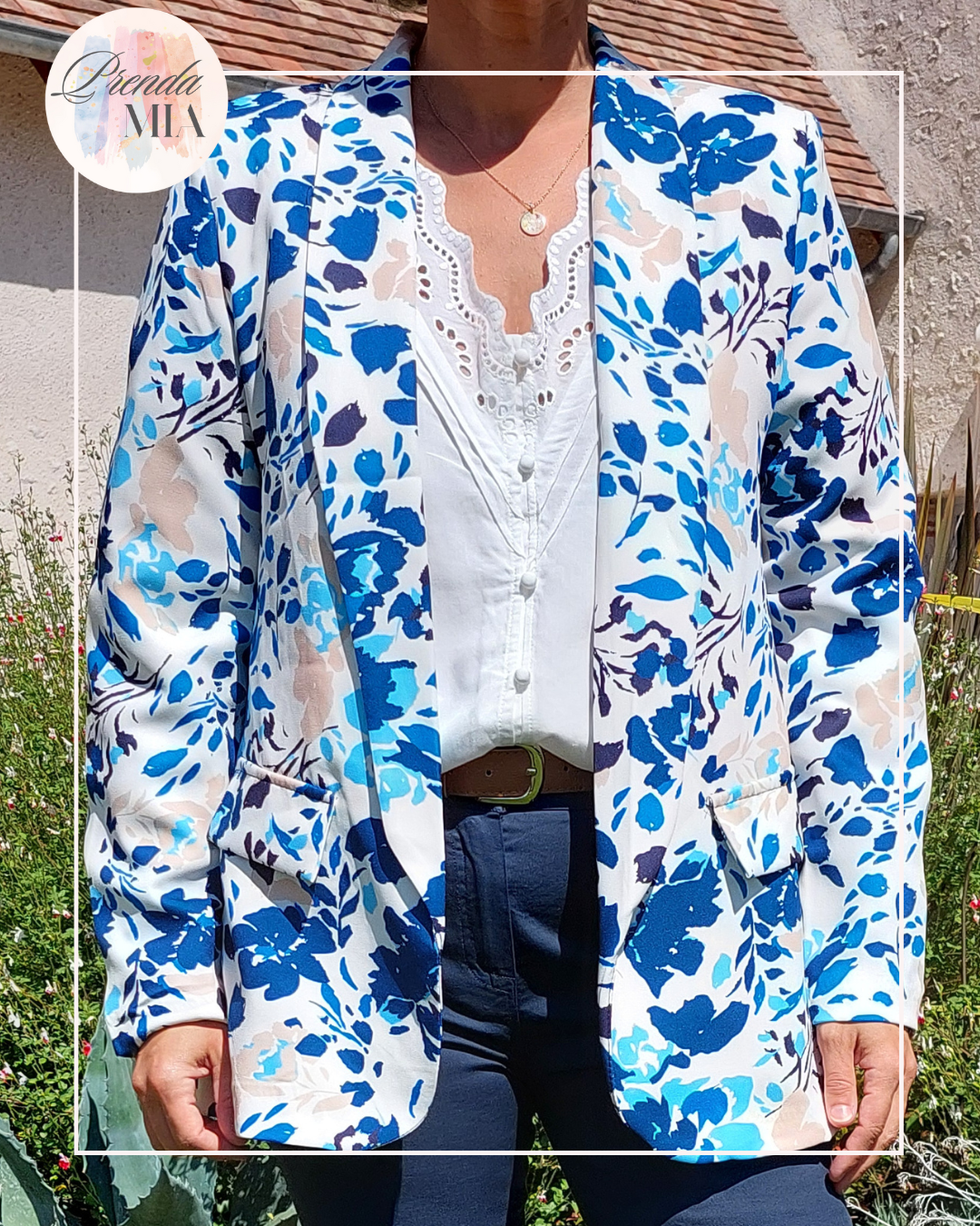 Veste Fleurie bleu et blanche