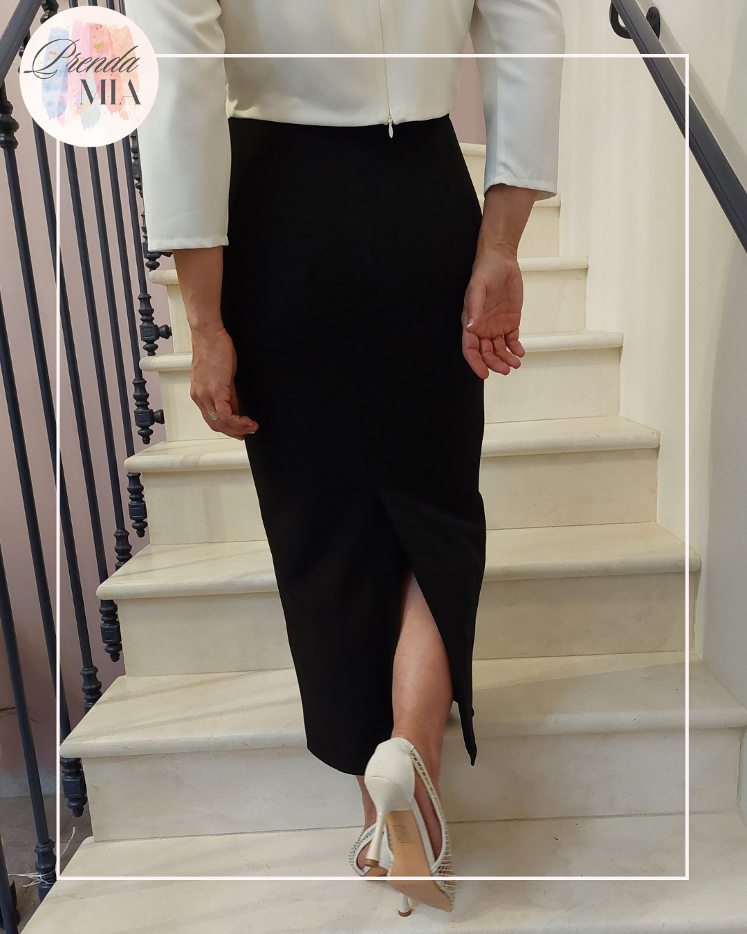 Jupe midi fleurie vintage - Ourlet trompette noir et blanc, taille S - France Jupe midi fleurie vintage - Ourlet trompette noir et blanc, taille S - France