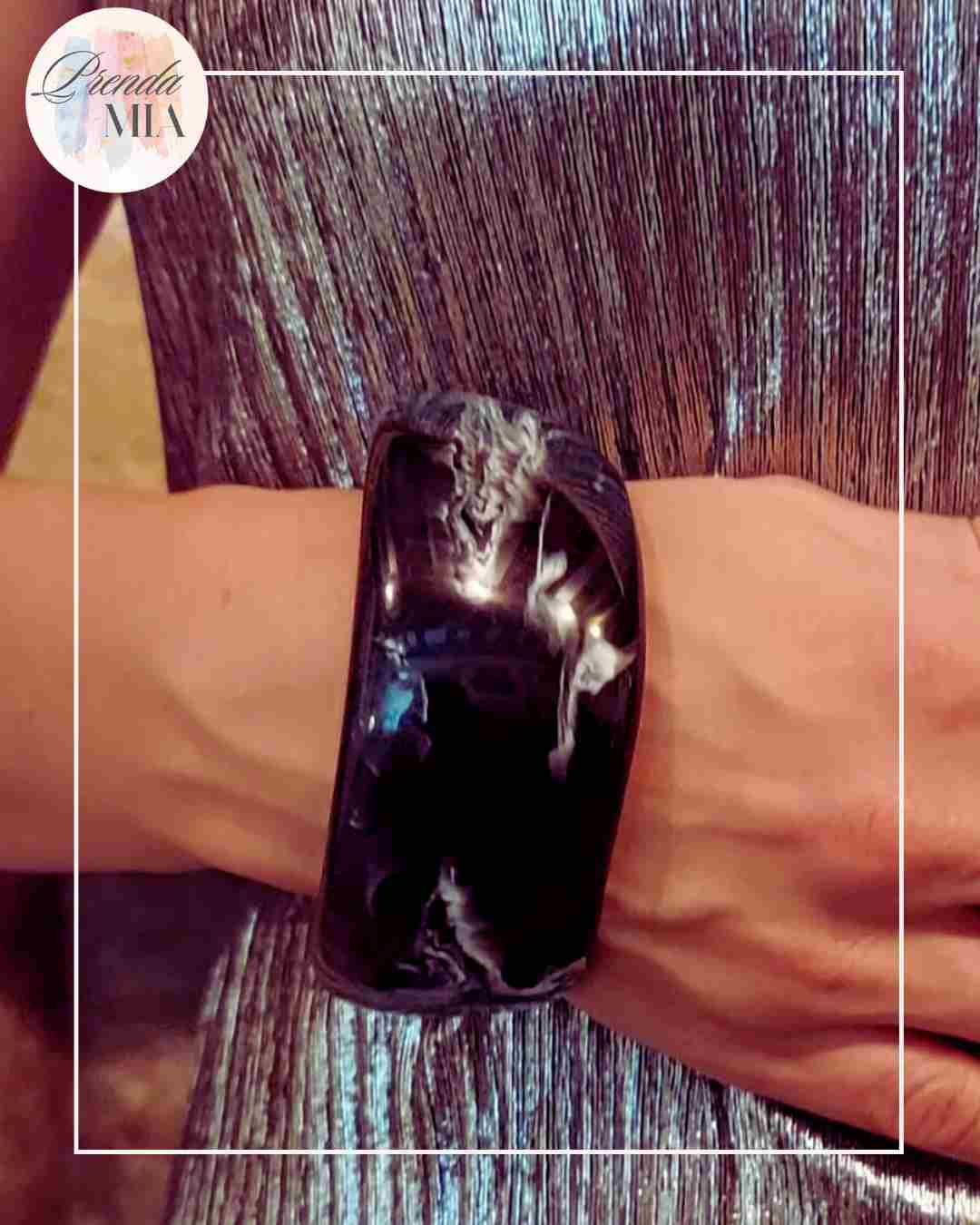 Bracelet Manchette en Résine Marbrée Noir