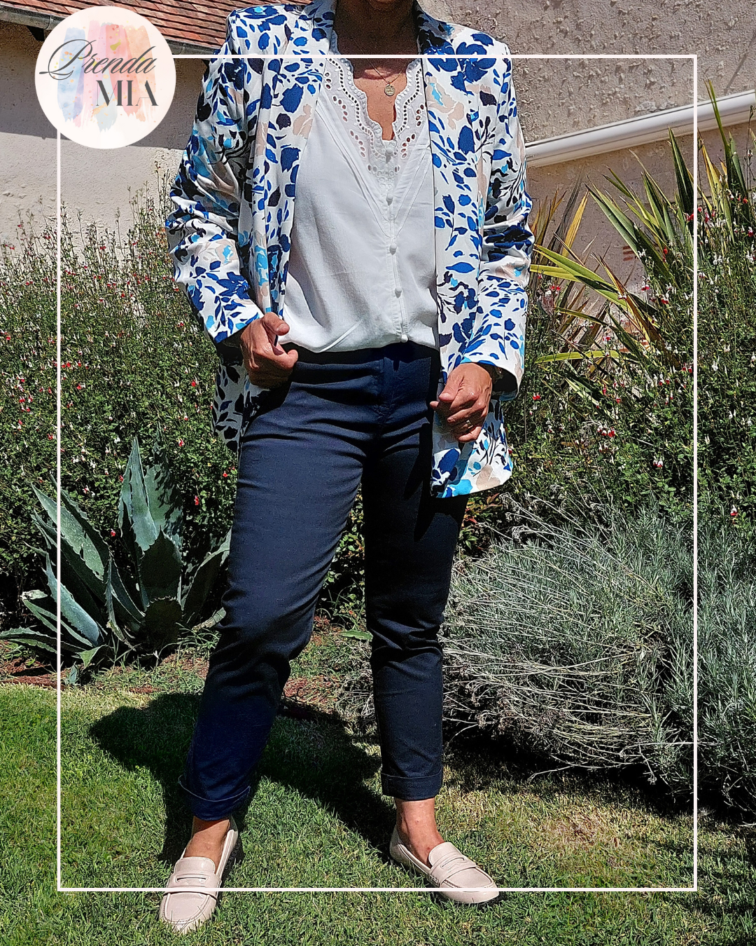 Veste Fleurie bleu et blanche