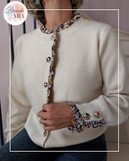 Gilet beige à liseré fleuri